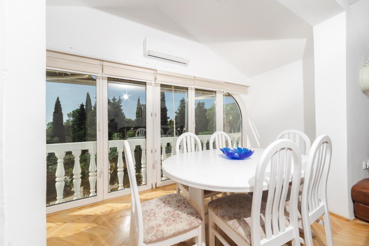 X Boulevard Apartment Budva
